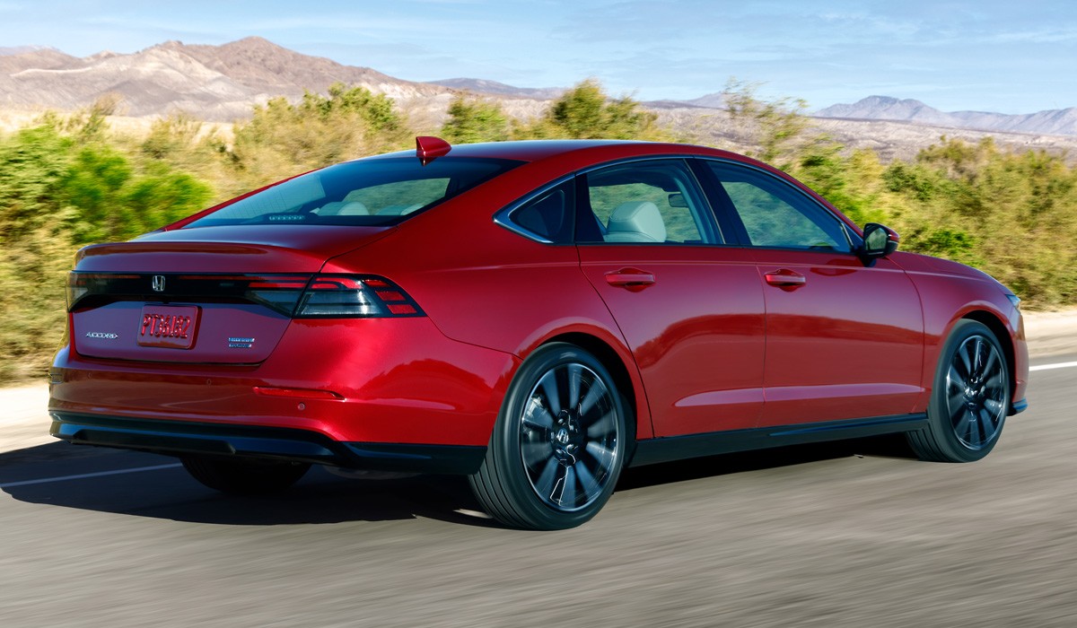 Представлена Honda Accord одиннадцатого поколения Представлена Honda Accord одиннадцатого поколения