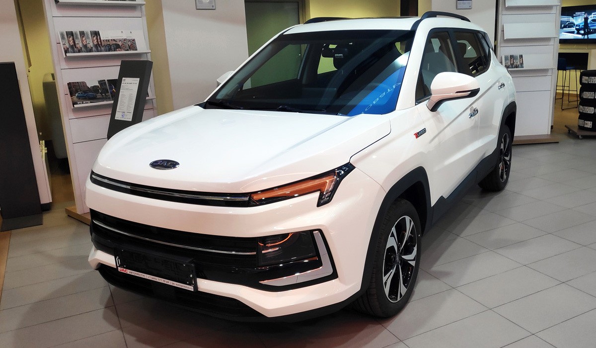 Сертифицирован кроссовер Москвич 3: бензин и электричество