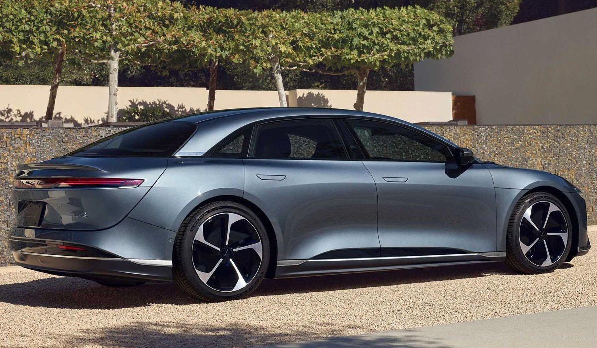 Седан Lucid Air стал доступнее, кроссовер Gravity на подходе Седан Lucid Air стал доступнее, кроссовер Gravity на подходе