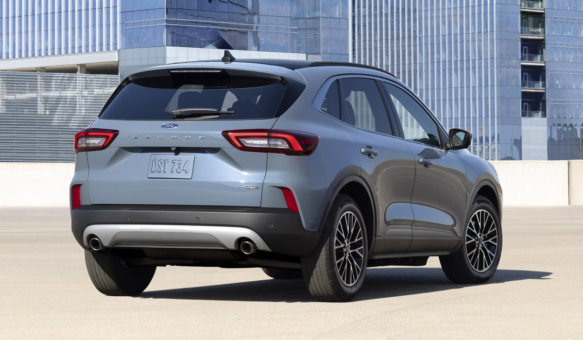 Обновленный кроссовер Ford Escape: смена стиля