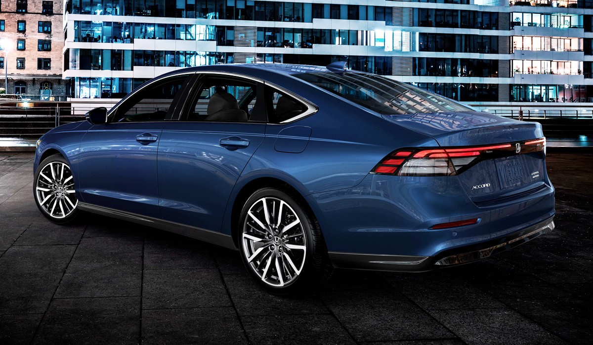 Представлена Honda Accord одиннадцатого поколения Представлена Honda Accord одиннадцатого поколения