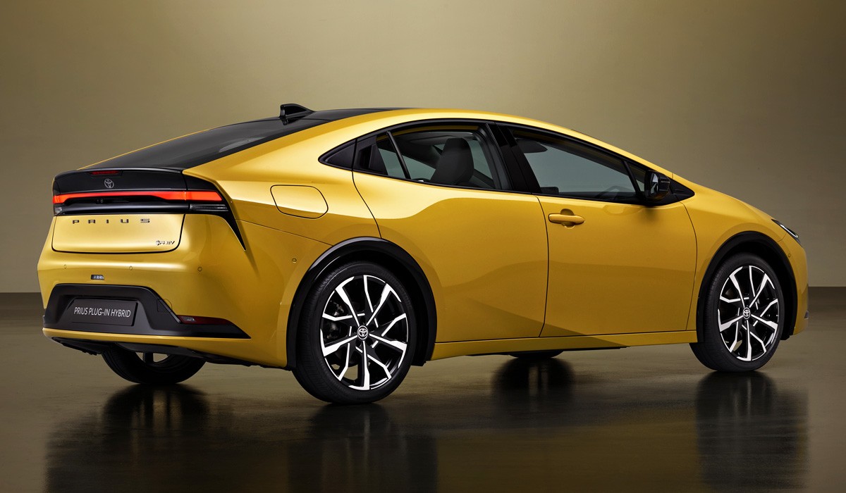 Представлена новая Toyota Prius: гибрид пятого поколения Представлена новая Toyota Prius: гибрид пятого поколения