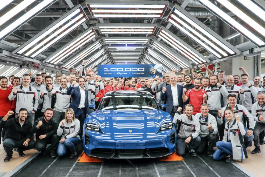 Дайджест дня: 100 тысяч Тайканов, спортбайк Aston Martin и другие события индустрии Дайджест дня: 100 тысяч Тайканов, спортбайк Aston Martin и другие события индустрии