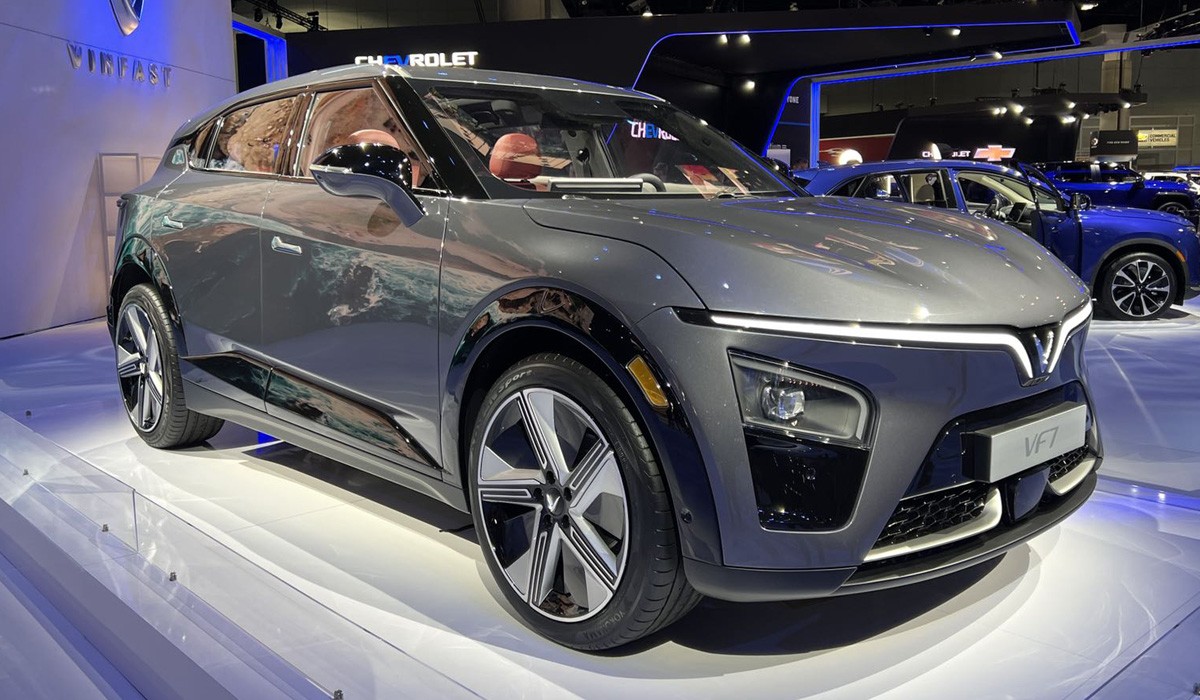 VinFast представил готовые к производству кроссоверы VF6 и VF7 VinFast представил готовые к производству кроссоверы VF6 и VF7