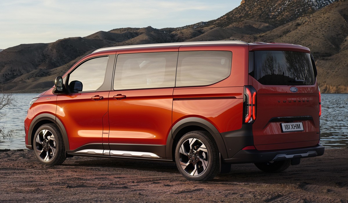 Новый Ford Tourneo Custom частично заменит Galaxy и S-Max Новый Ford Tourneo Custom частично заменит Galaxy и S-Max