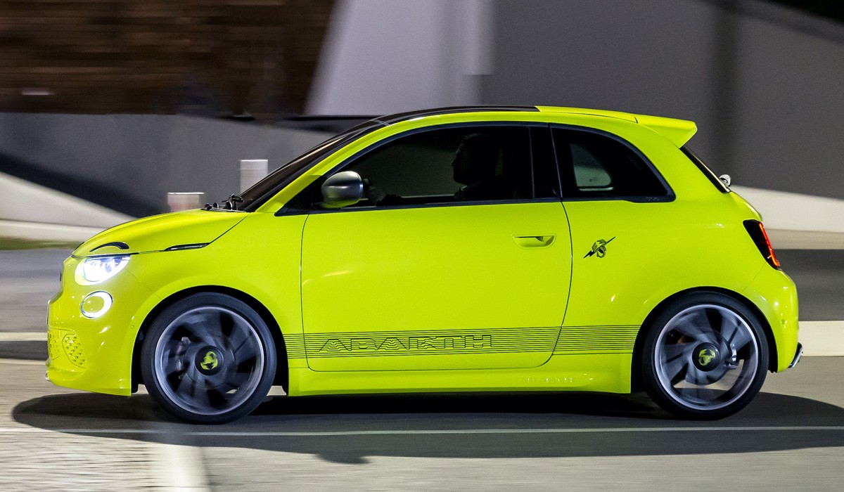 Abarth 500e стал первым электромобилем марки Abarth 500e стал первым электромобилем марки