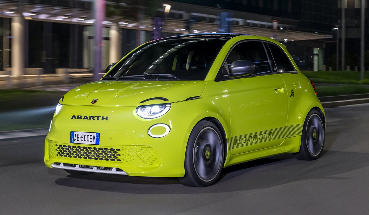 Abarth 500e стал первым электромобилем марки Abarth 500e стал первым электромобилем марки