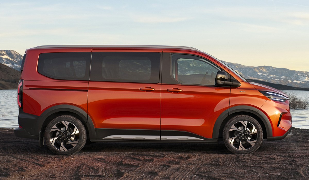 Новый Ford Tourneo Custom частично заменит Galaxy и S-Max Новый Ford Tourneo Custom частично заменит Galaxy и S-Max