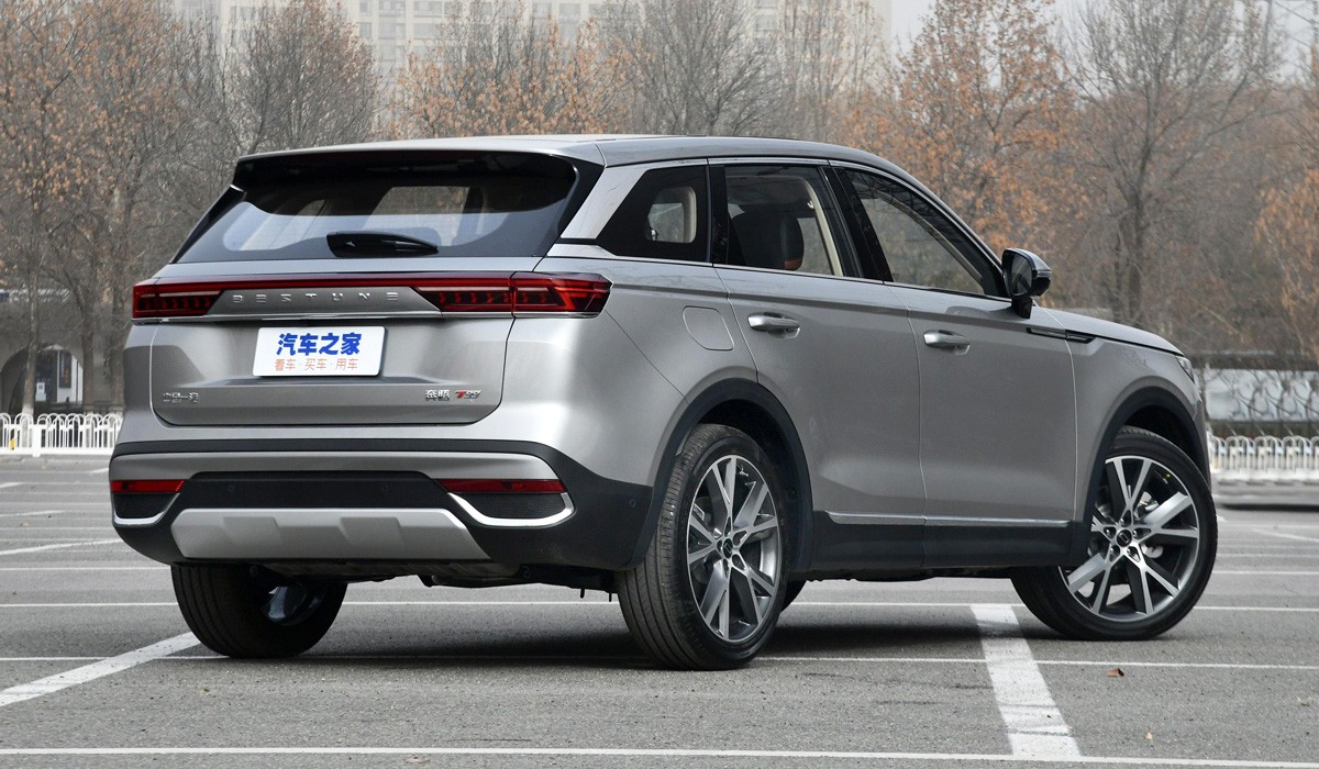 Обновлен флагманский кроссовер FAW Bestune T99 Обновлен флагманский кроссовер FAW Bestune T99