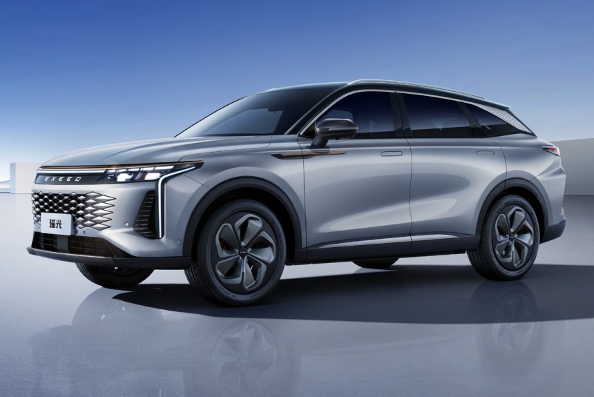 Exeed Yaoguang выходит на рынок: «робот» вместо «автомата» Exeed Yaoguang выходит на рынок: «робот» вместо «автомата»