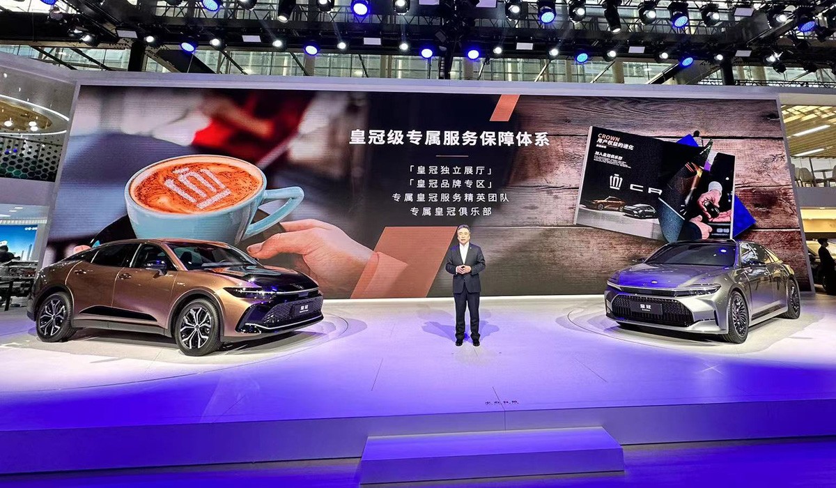 Впервые на публике: Crown Sedan классической компоновки Впервые на публике: Crown Sedan классической компоновки