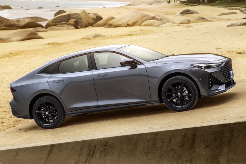 Дайджест дня: Changan Uni-V для России, цена Москвича и другие события индустрии Дайджест дня: Changan Uni-V для России, цена Москвича и другие события индустрии