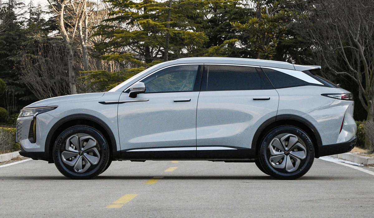 Exeed Yaoguang выходит на рынок: «робот» вместо «автомата» Exeed Yaoguang выходит на рынок: «робот» вместо «автомата»