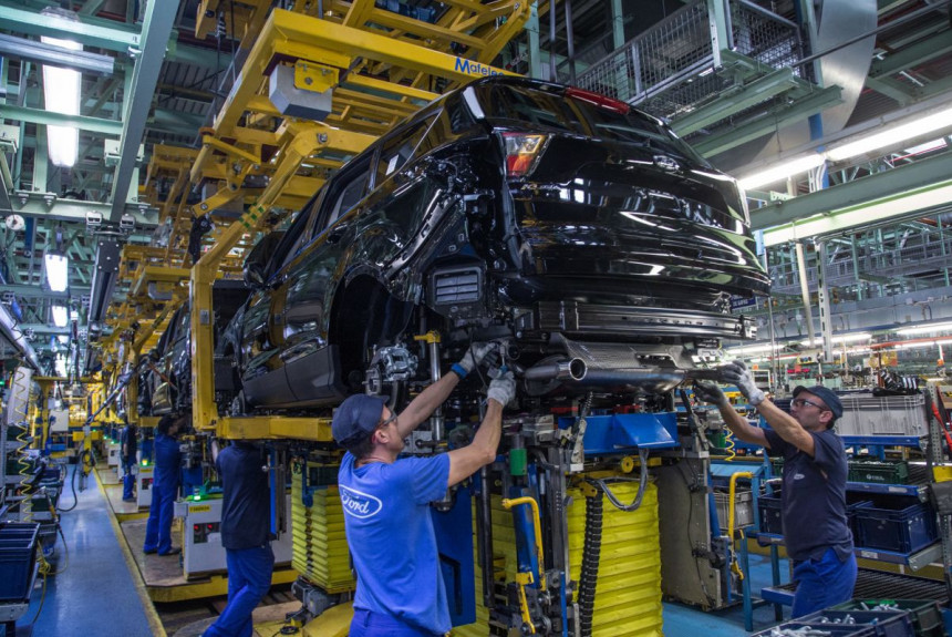 Автомобили Geely могут перебраться на европейские заводы Ford 