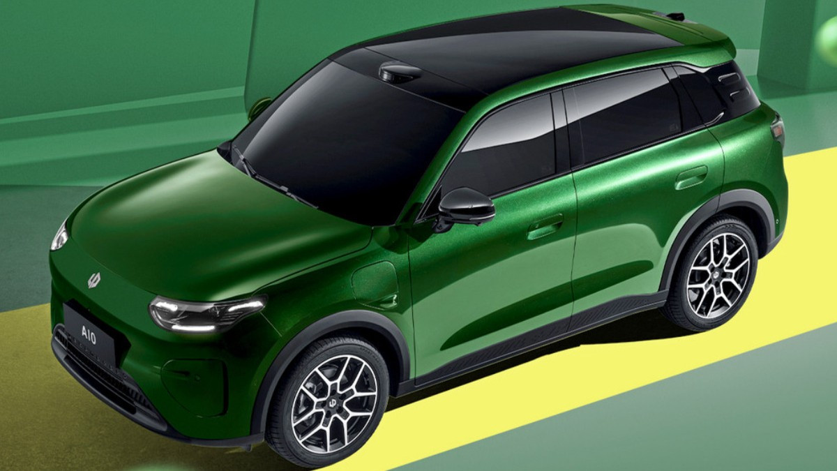 Раскрыты новые подробности и салон кроссовера Leapmotor A10 