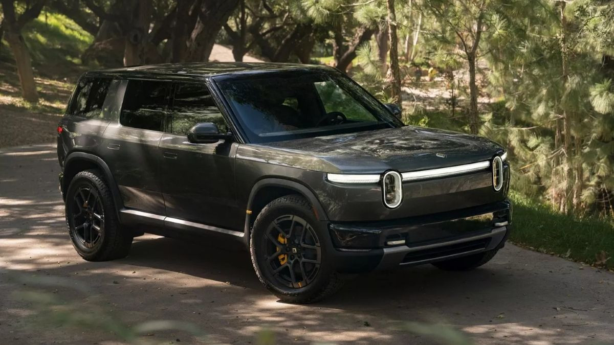 В США полностью рассекречен младший кроссовер Rivian R2