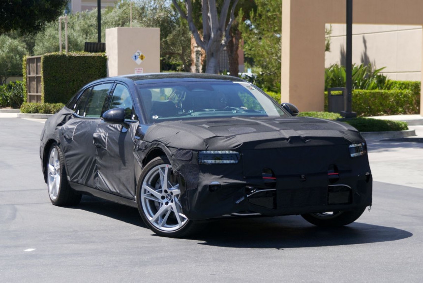 Флагманский седан Genesis G90 приготовился к обновлению Флагманский седан Genesis G90 приготовился к обновлению