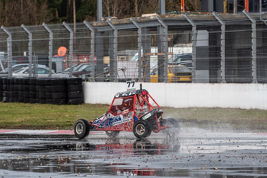 Холод и дождь: в Мячково прошло яркое открытие сезона, несмотря на непростые условия