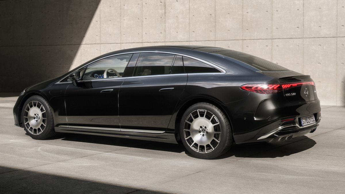 Mercedes-Benz EQS перенес глобальное техническое обновление