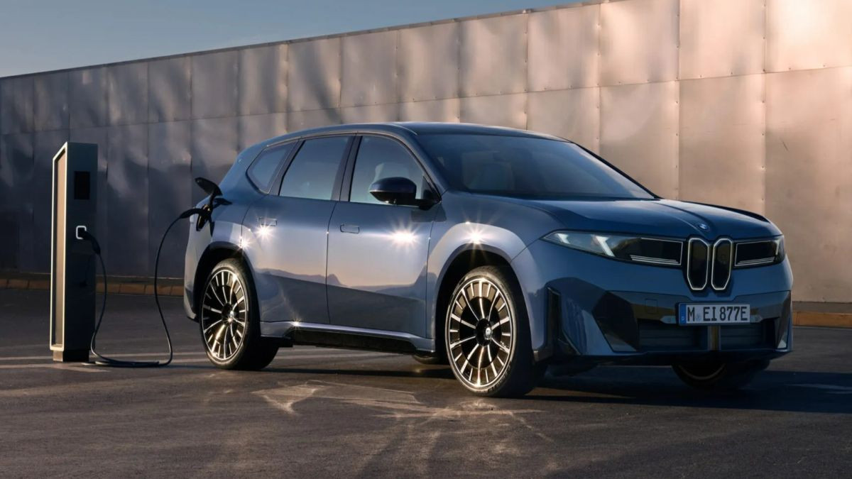 Представлен заднеприводной вариант кроссовера BMW iX3