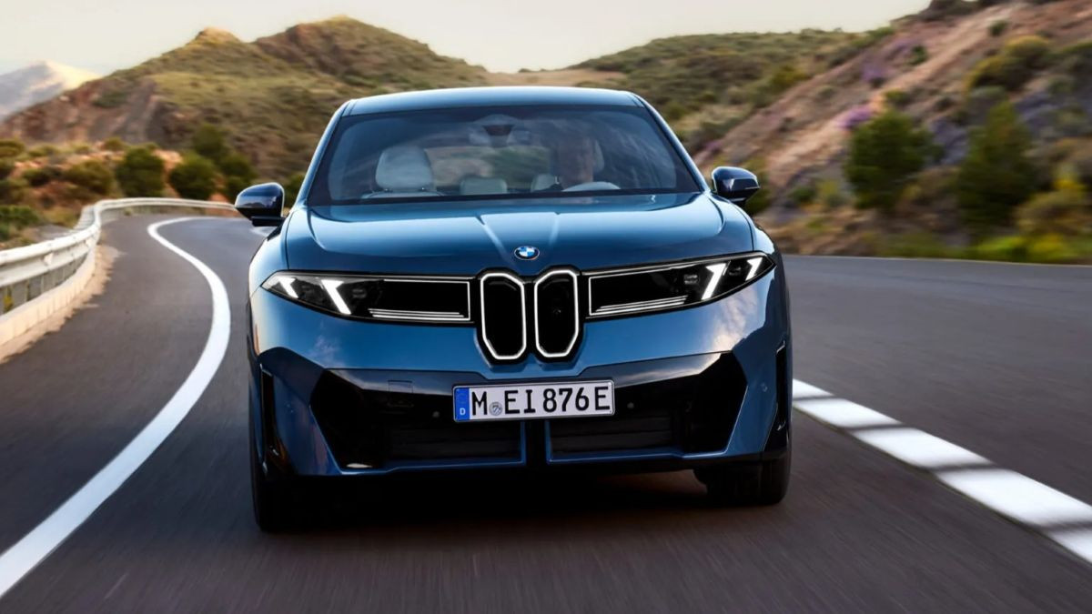 Представлен заднеприводной вариант кроссовера BMW iX3