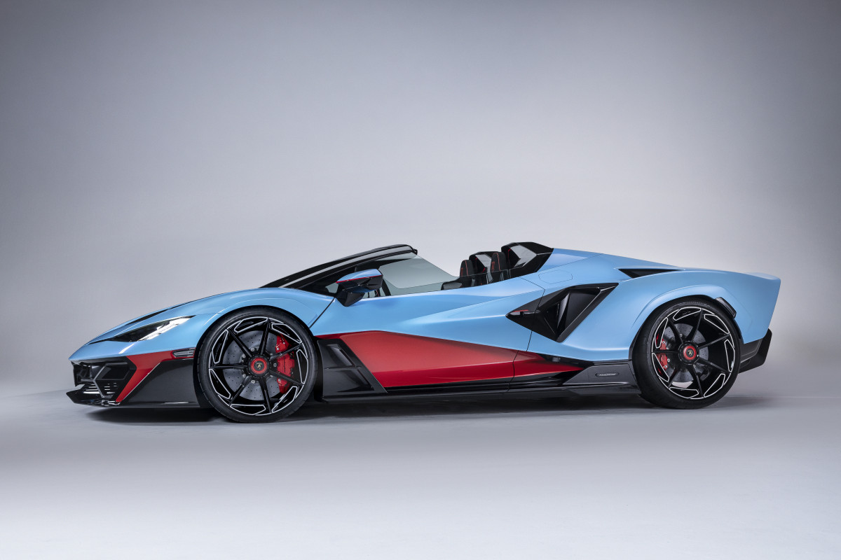 Lamborghini представила самый мощный родстер в своей истории