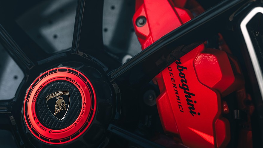 Lamborghini Fenomeno Roadster: космическая цена, ревущий V12 и никакой защиты от дождя