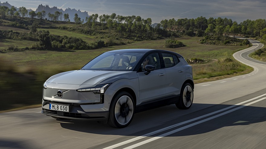 Volvo готовит кроссовер EX40 следующего поколения, он может разделить платформу с EX60