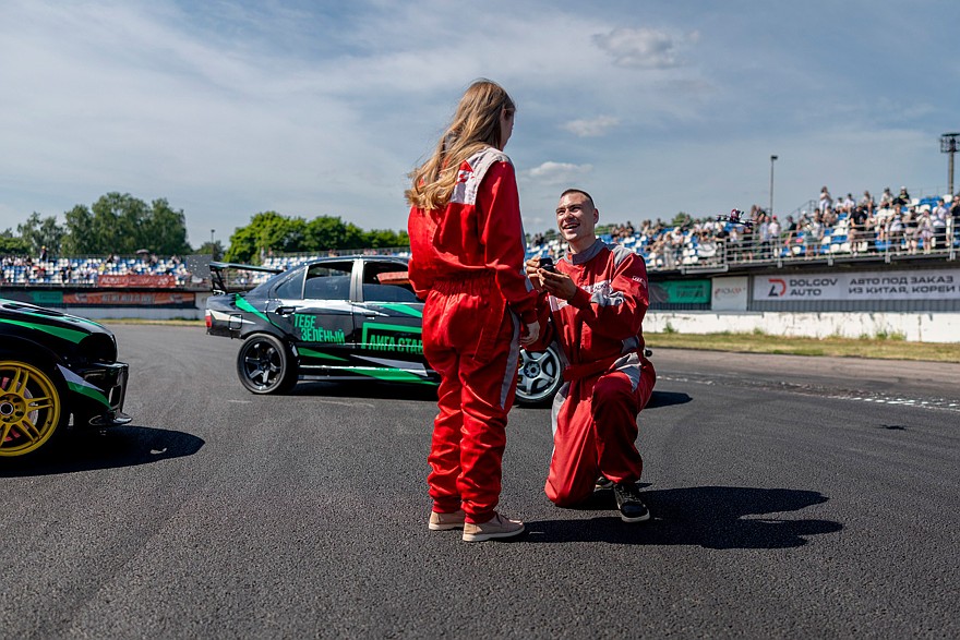 Drift Expo 2026 собрал более 250 участников, среди которых — легенда дрифта Кейичи Цучия