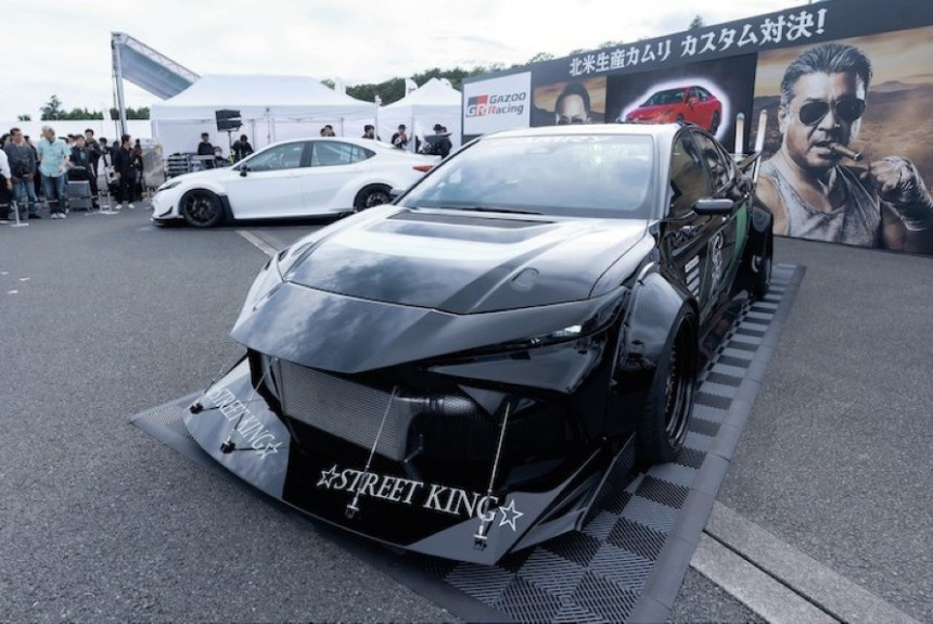 Круче, чем V6 3.5: Toyota построила двухмоторную и заднеприводную Camry