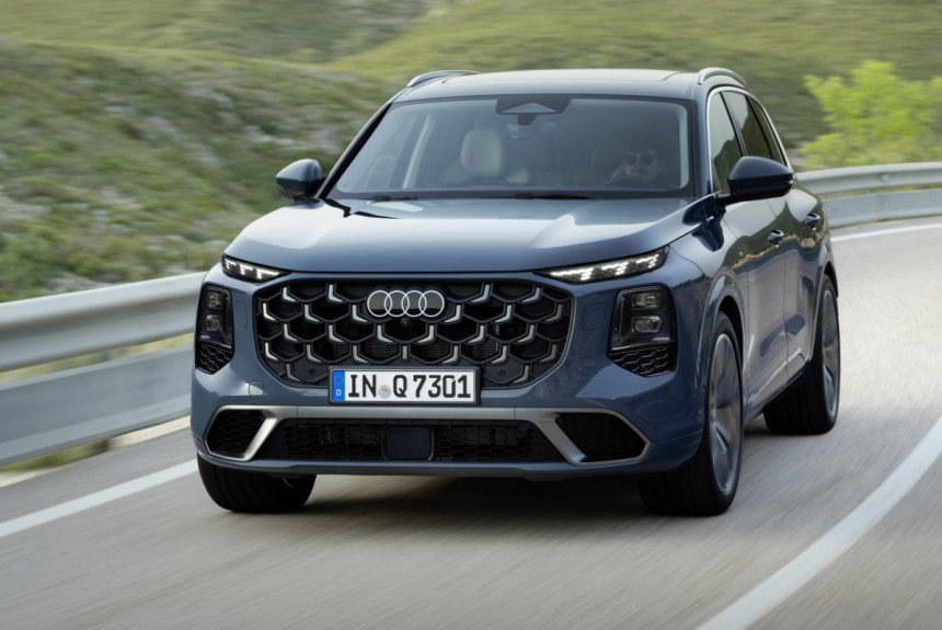 Кроссовер Audi Q7 перешел в новое поколение Кроссовер Audi Q7 перешел в новое поколение