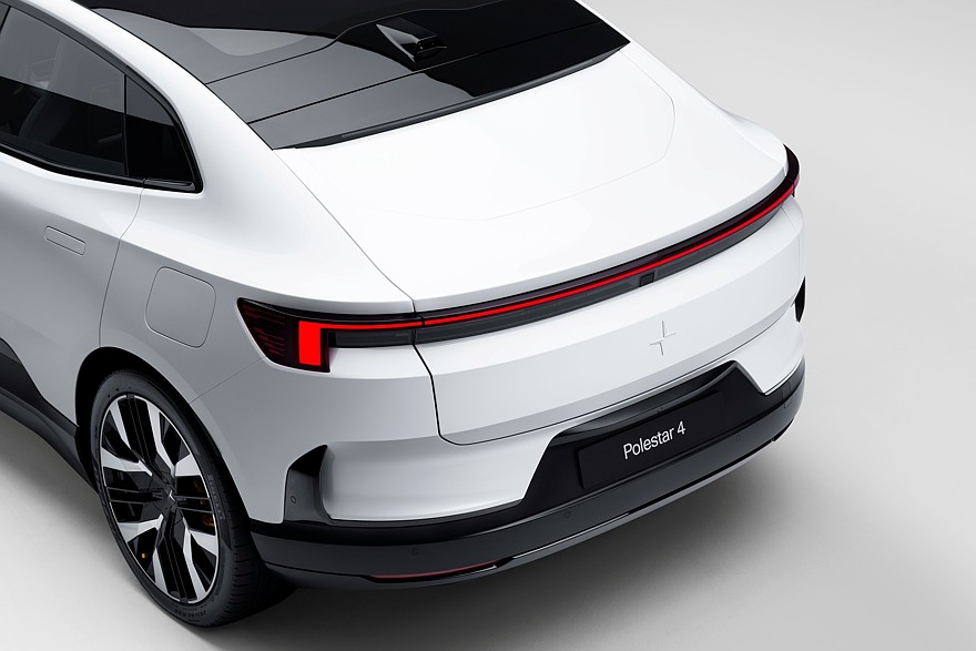 Владельцы Polestar 4 массово повреждают корму из-за отсутствия заднего стекла