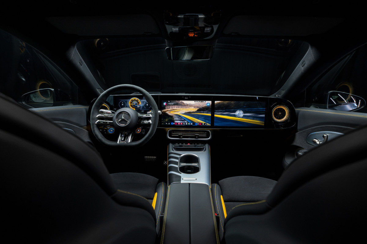 Mercedes-Benz CLA получил трехмоторную электроверсию от AMG