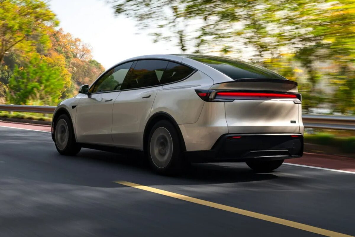 Удлиненная Tesla Model Y L добралась до США 