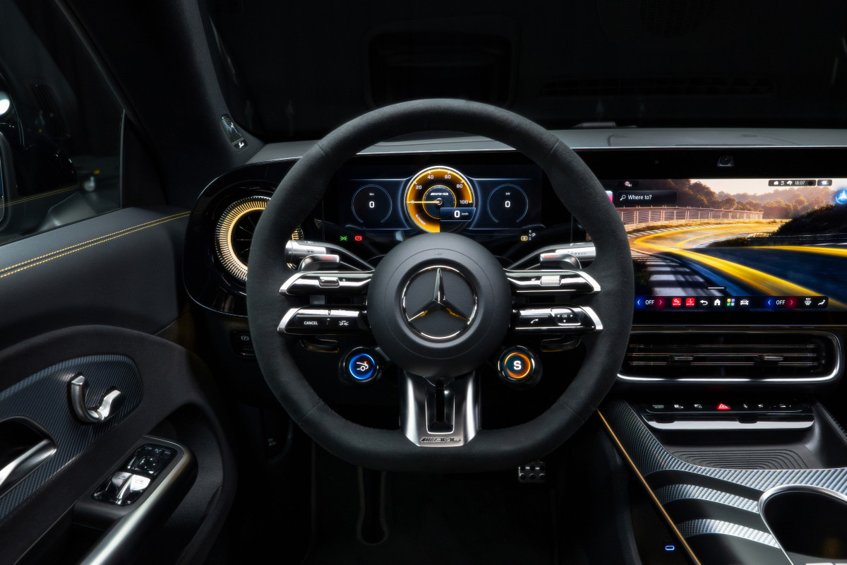 Mercedes-Benz CLA получил трехмоторную электроверсию от AMG