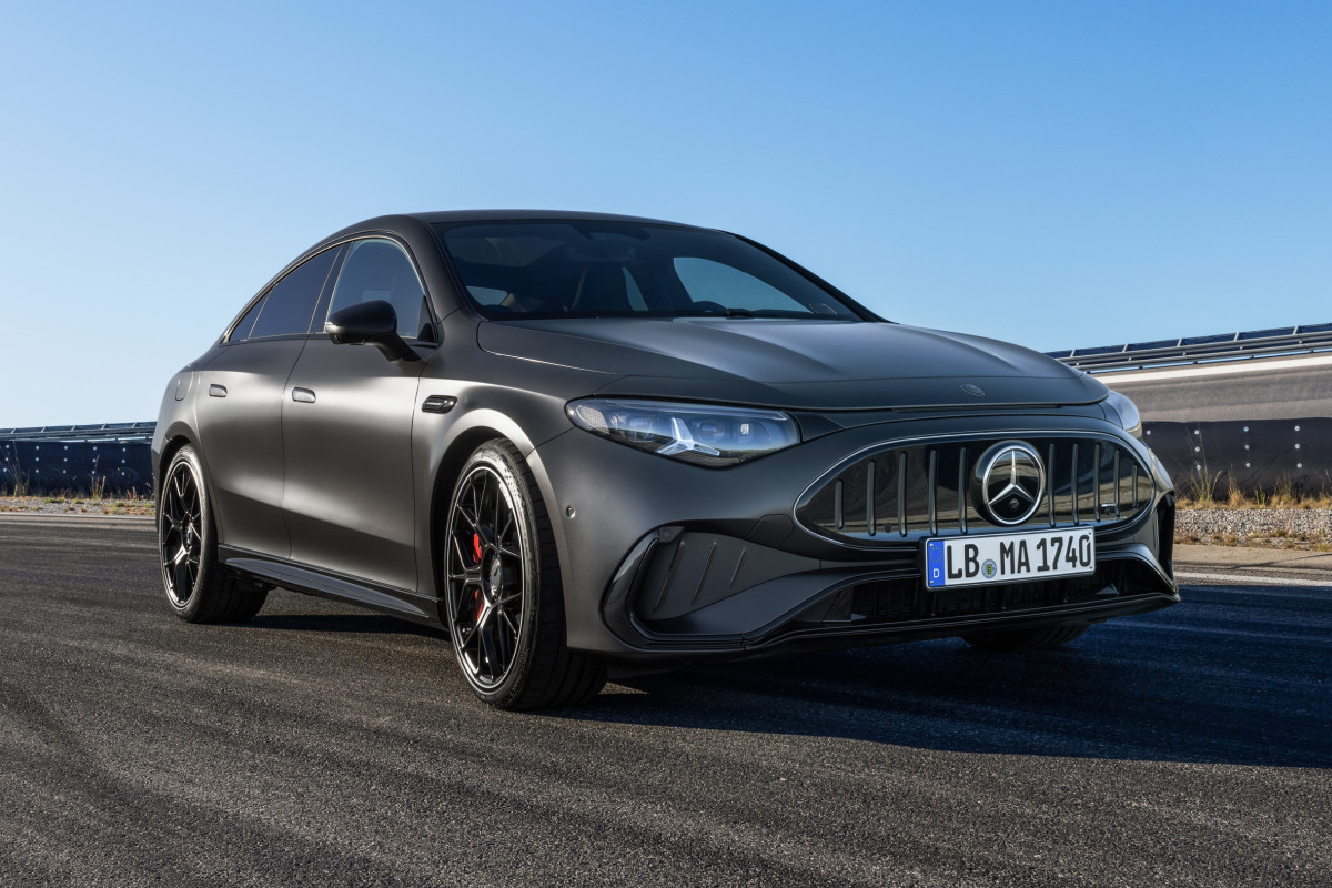 Mercedes-Benz CLA получил трехмоторную электроверсию от AMG