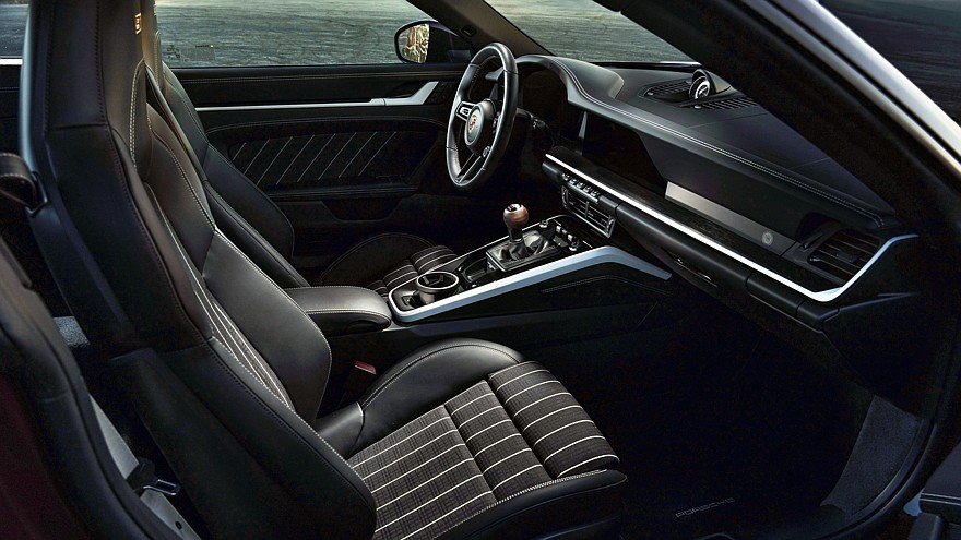 По заявкам трудящихся: Porsche 911 Carrera S снова доступен на «механике», но есть нюанс