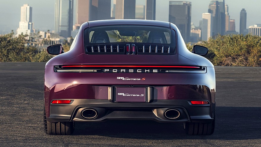 По заявкам трудящихся: Porsche 911 Carrera S снова доступен на «механике», но есть нюанс