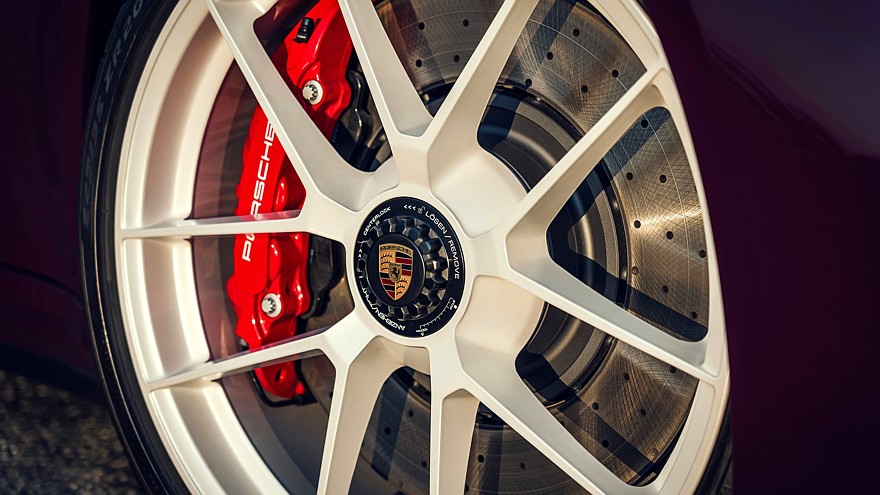 По заявкам трудящихся: Porsche 911 Carrera S снова доступен на «механике», но есть нюанс