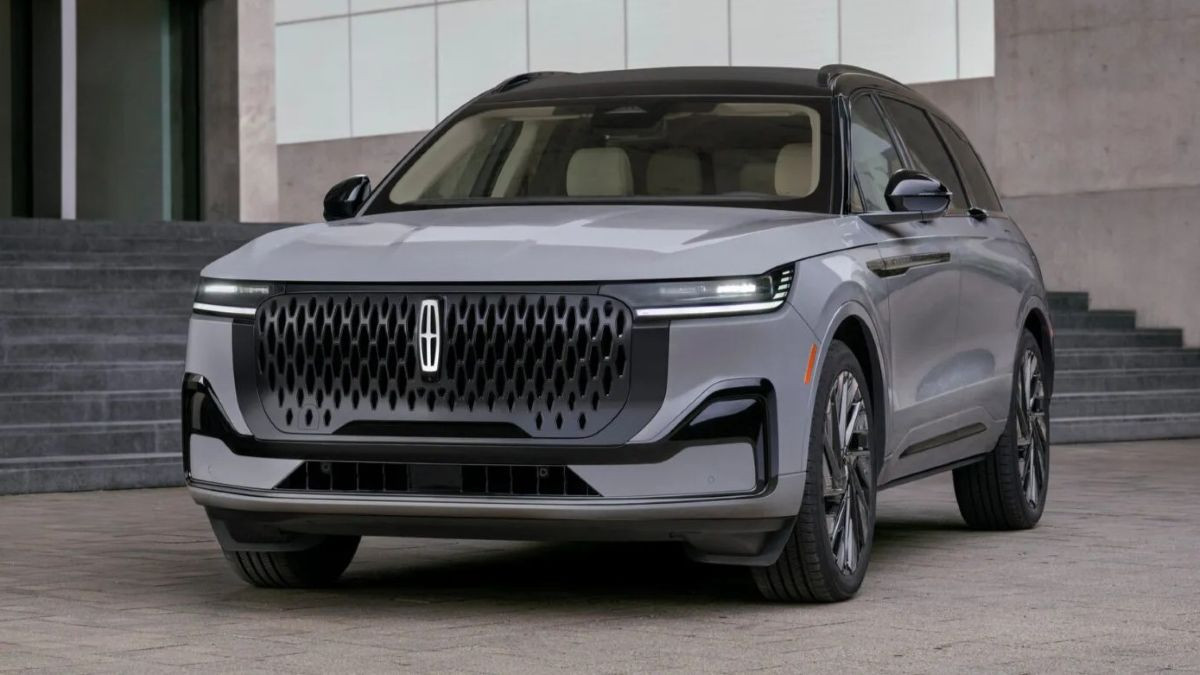 Кроссовер Lincoln Nautilus обрел новое лицо