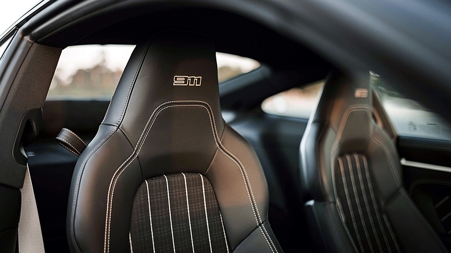 По заявкам трудящихся: Porsche 911 Carrera S снова доступен на «механике», но есть нюанс