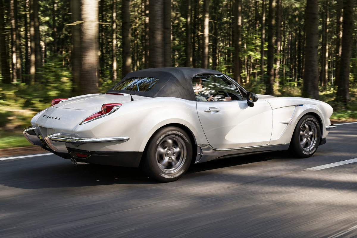 Mazda MX-5 станет родстером Mitsuoka LA1 в стиле Chevrolet Corvette C1
