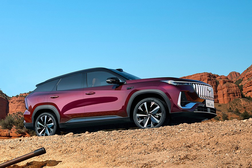 Кроссовер Geely Atlas получил новую версию: другая начинка и кое-что ещё