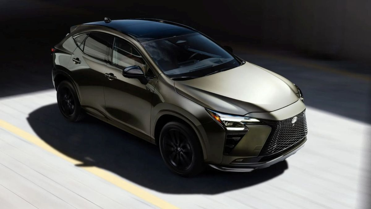Кроссовер Lexus NX обновился снаружи и внутри