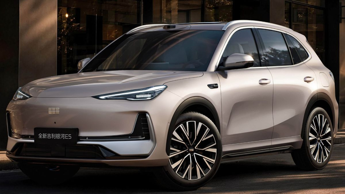 Электромобиль Geely Galaxy E5 (он же EX5) обновился в Китае