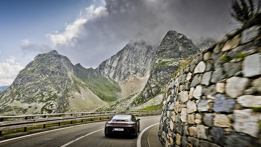 Porsche 911 GT3 Bergsport: спецверсия на «механике» для штурма альпийских серпантинов