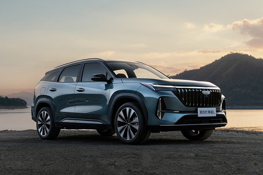 Кроссовер Geely Atlas получил новую версию: другая начинка и кое-что ещё
