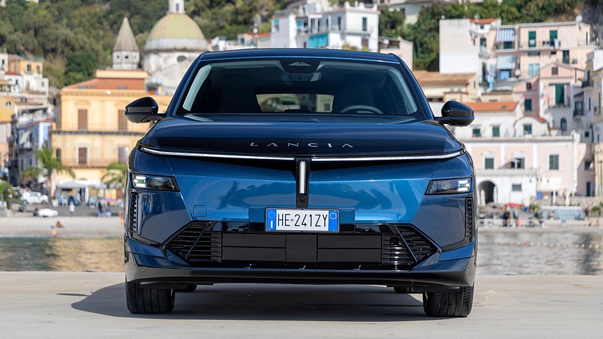Новая Lancia Gamma: старт продаж в Италии, есть полноприводная версия HF Integrale