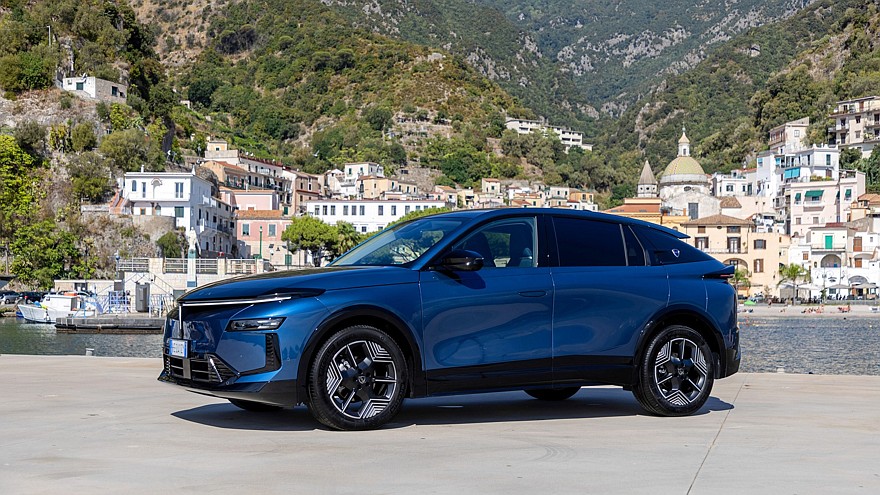 Новая Lancia Gamma: старт продаж в Италии, есть полноприводная версия HF Integrale