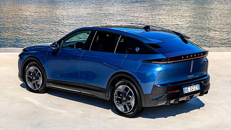 Новая Lancia Gamma: старт продаж в Италии, есть полноприводная версия HF Integrale